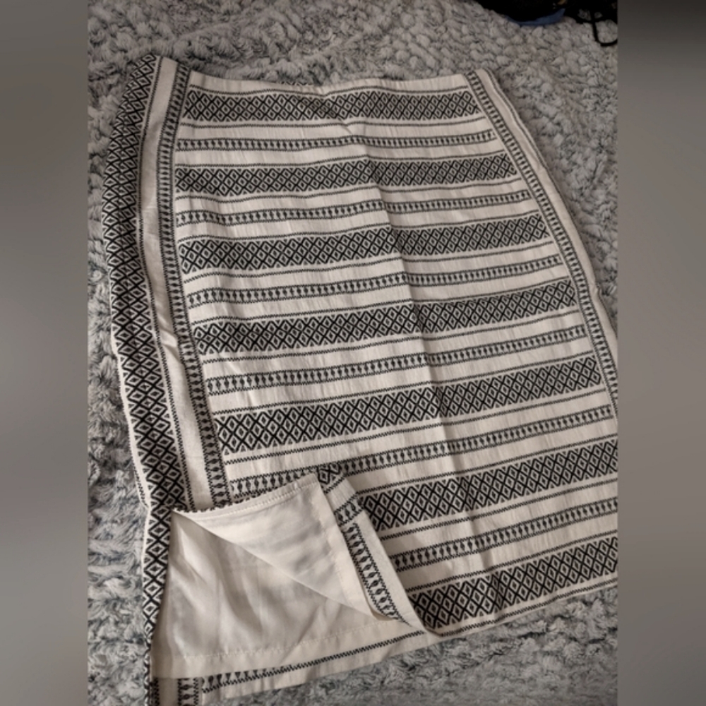 Patterned pencil skirt NWOT